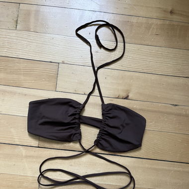 Haut de maillot de bain, avec des ficelles 