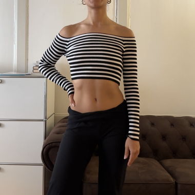 Off shoulder longsleeve