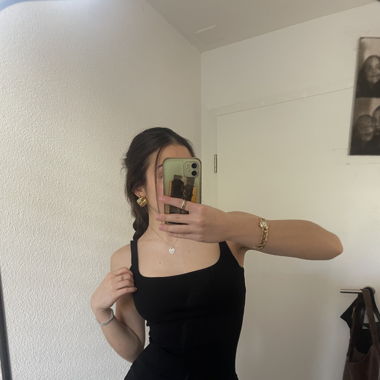 black bodycon dress