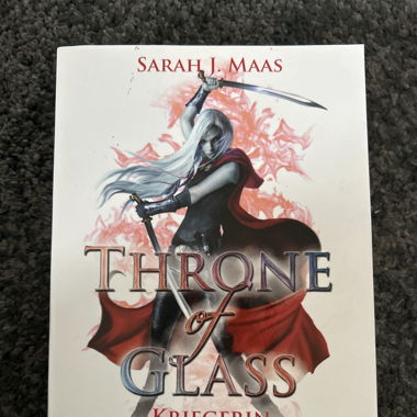 Throne of Glass Kriegerin im Schatten.