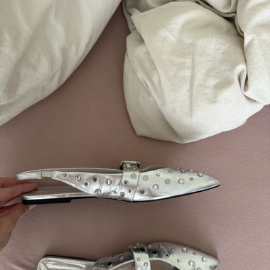 Stradivarius Shoes mit glitzer Steine in silber
