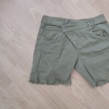 Short kaki