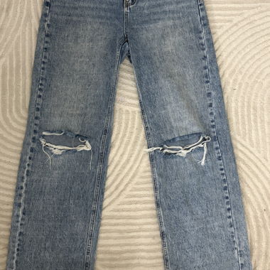 Blaue Denim Jeans mit Rissen