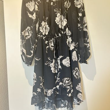 Dunkelblaues off-shoulder Sommerkleid 