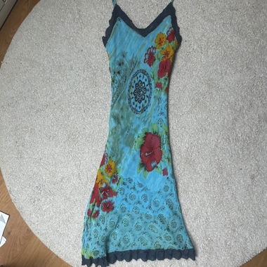 Abito in Pizzo con Perline e Paillettes