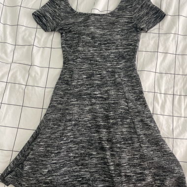 Robe grise dos nu