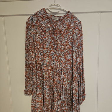   Langärmliges Blümchenkleid von Senes