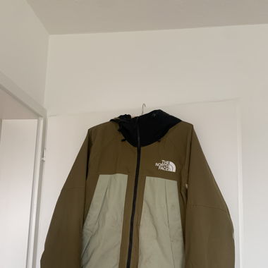 Olive North Face Jacke