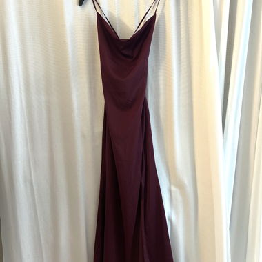 Abito lungo bordeaux con spacco