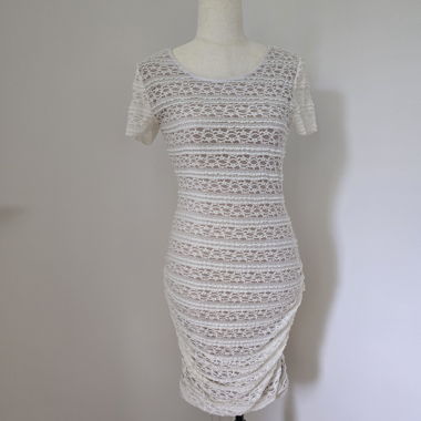 Robe en dentelle BCBGMAXAZRIA M
