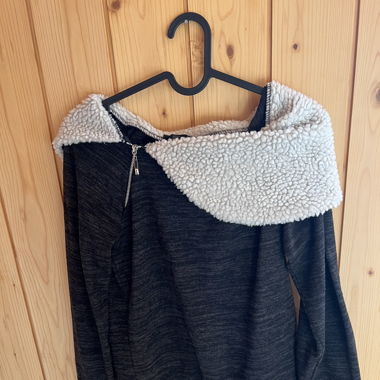 Pullover mit Fell Kragen Grösse L