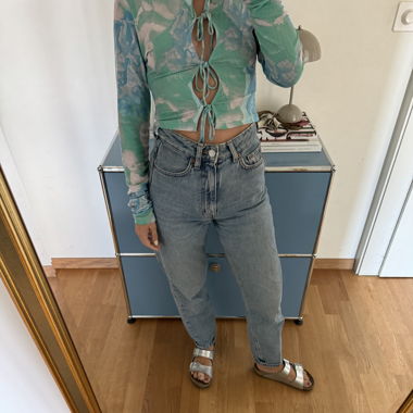 Weekday Momjeans Lash