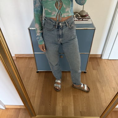 Weekday Momjeans Lash