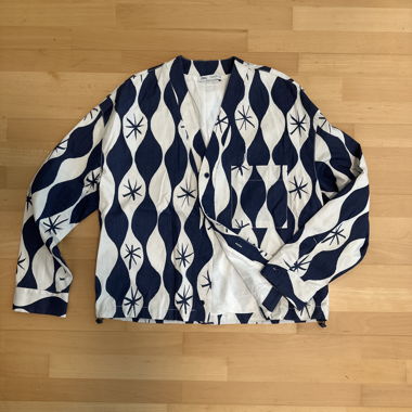 Dünne Jacke mit Muster