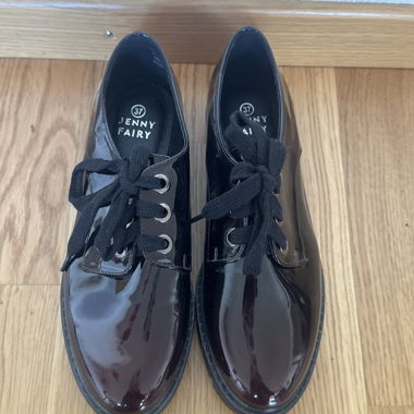 Leder-Schnürschuhe