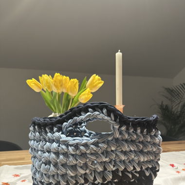 Handgemachte gehäkelte Tasche