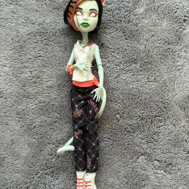 Scara’s screams freaky fusion Toralei Monster High