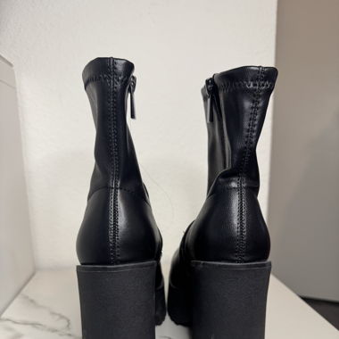 Bottines à Talons Hauts Stradivarius – Noires