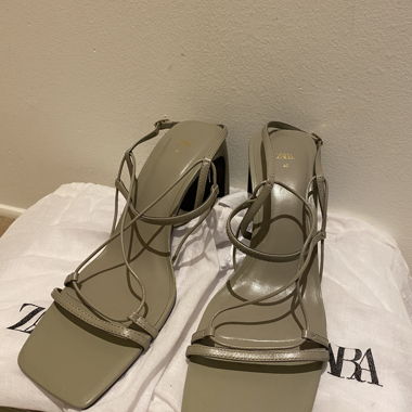 Sandales à talons Zara vert olive