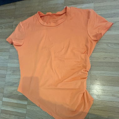 Orang Farbendes Oberteil 