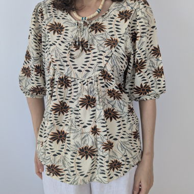 Blusa con maniche a sbuffo e motivo floreale M