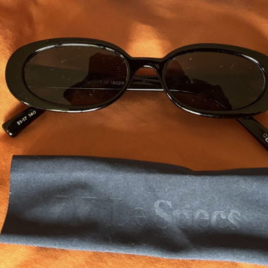 Occhiali da sole ovali neri „Le Specs“