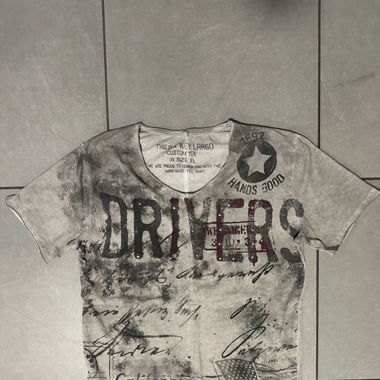 VINTAGE - Distressed & Aged Look T-Shirt