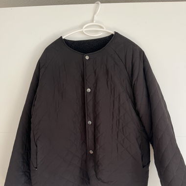 Schwarze Steppjacke