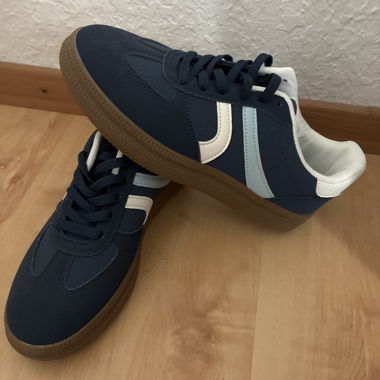 Sneakers blu navy con suola in gomma