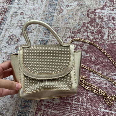 Goldene Mini-Umhaengetasche