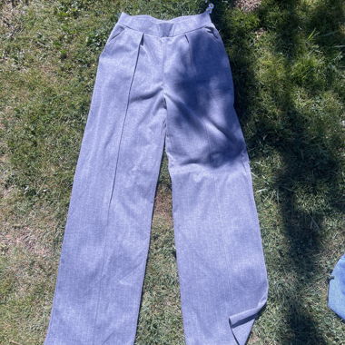 Pantalon large rayé blanc et gris