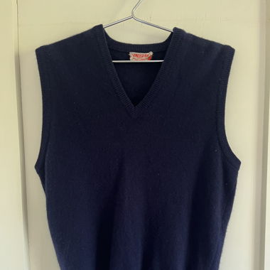Blauer Pullunder