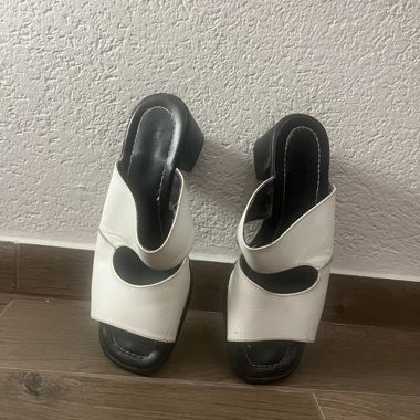 Mules à talons bicolores