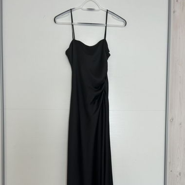 Schwarzes Seidenkleid von Zara