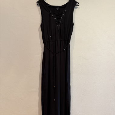 Robe noire sans manches