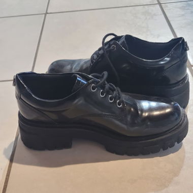 Black chunky shoes, size 37.