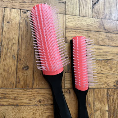2 spazzole per capelli rosa/nero