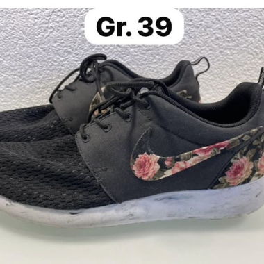 Sneaker Nike Gr. 39