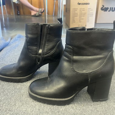 Bottines noires à hauteur cheville