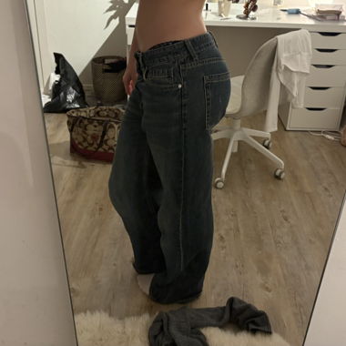 Jeans a vita bassa in denim scuro