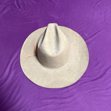 Cappello fedora in feltro beige