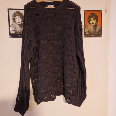 Sweater with cut-out