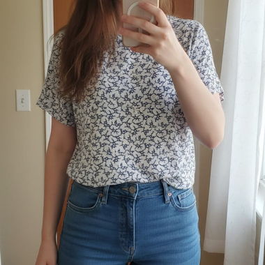 Short-sleeved blouse