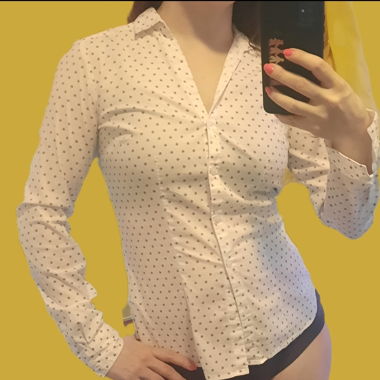 Weisse Business-Bluse mit feinem X-Muster