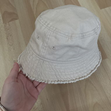 Beige bucket hat