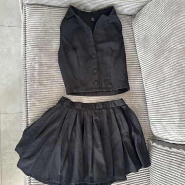 Ensemble noir jupe plissée
