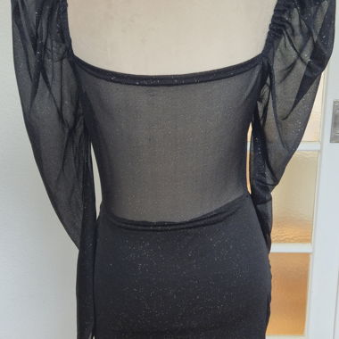 Abito nero con paillettes