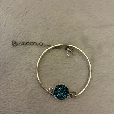 Bracciale rigido con pietra scintillante