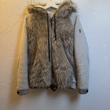 Veste Moncler d'hiver en fourrure synthétique et laine