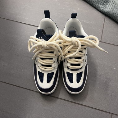 LV Skates (Replica)